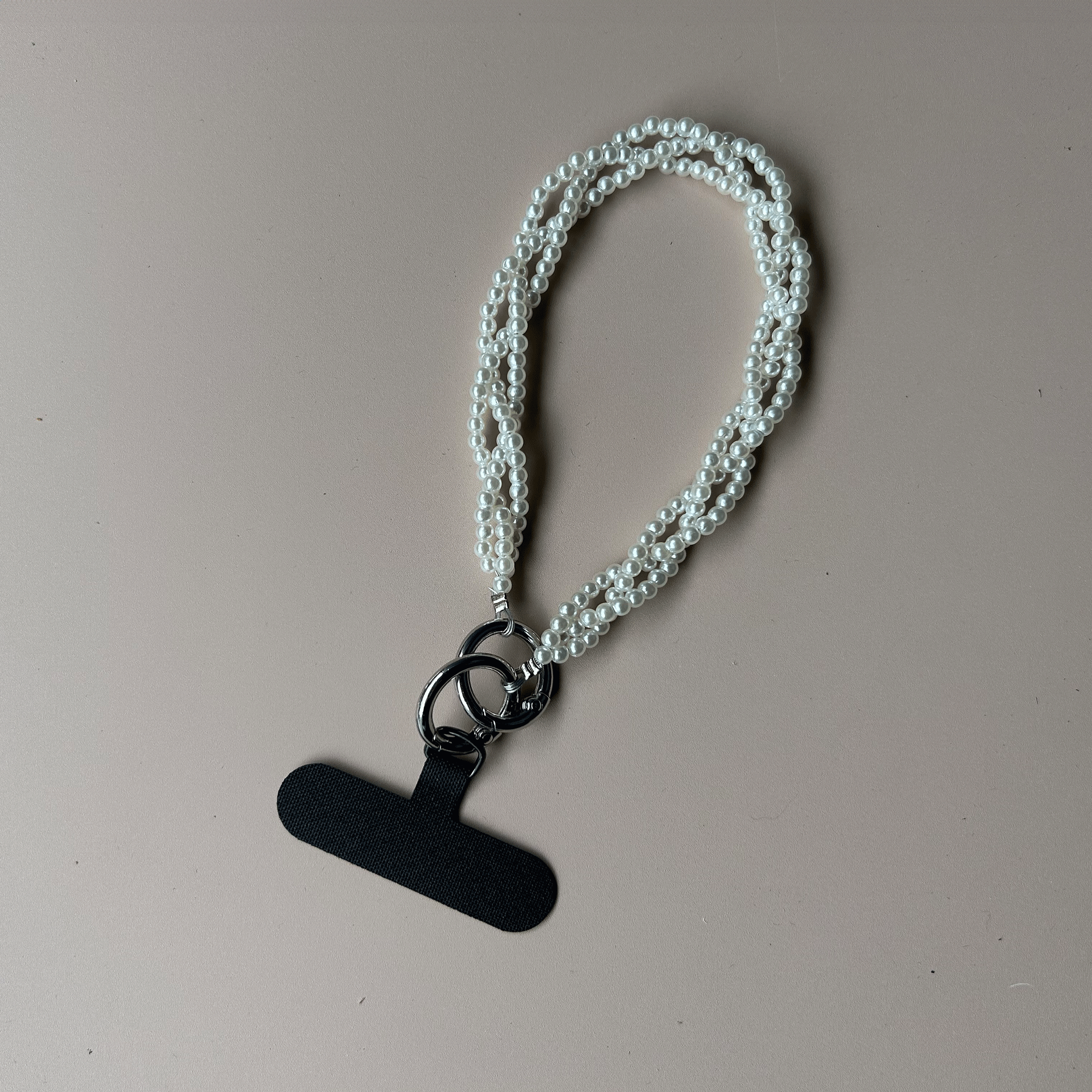 The Beads Weaving Hand Strap】手に馴染む上質感、ビーズ編みのスマホ